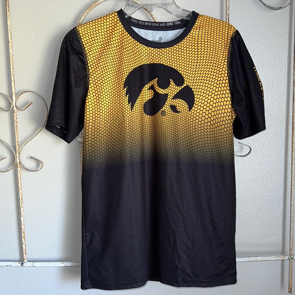 GEN 2- IOWA HAWKEYES. DRI- TEK. BOYS SIZE XL